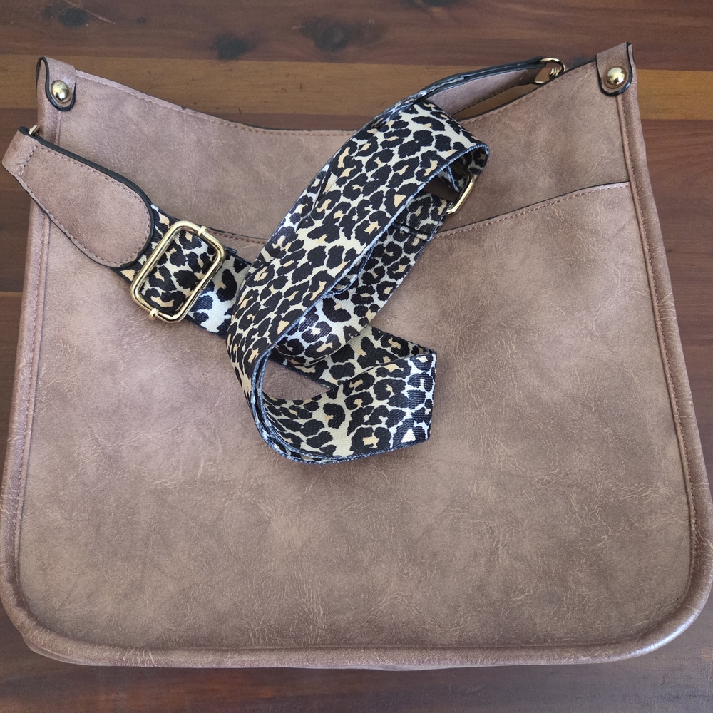 Stylish Tan Shoulder Bag with Leopard Strap